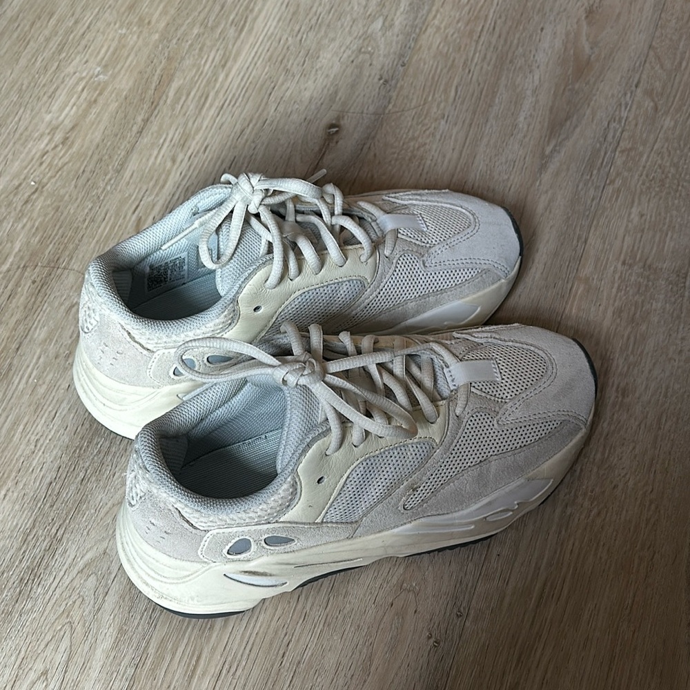 Yeezy Analog size 4.5 kids ( 6W )